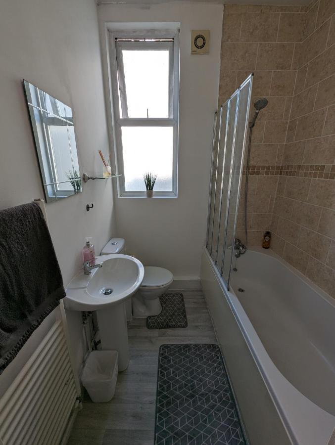 1 Bedroom Flat In グレーブゼンド エクステリア 写真